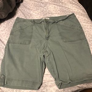 Gloria Vanderbilt short